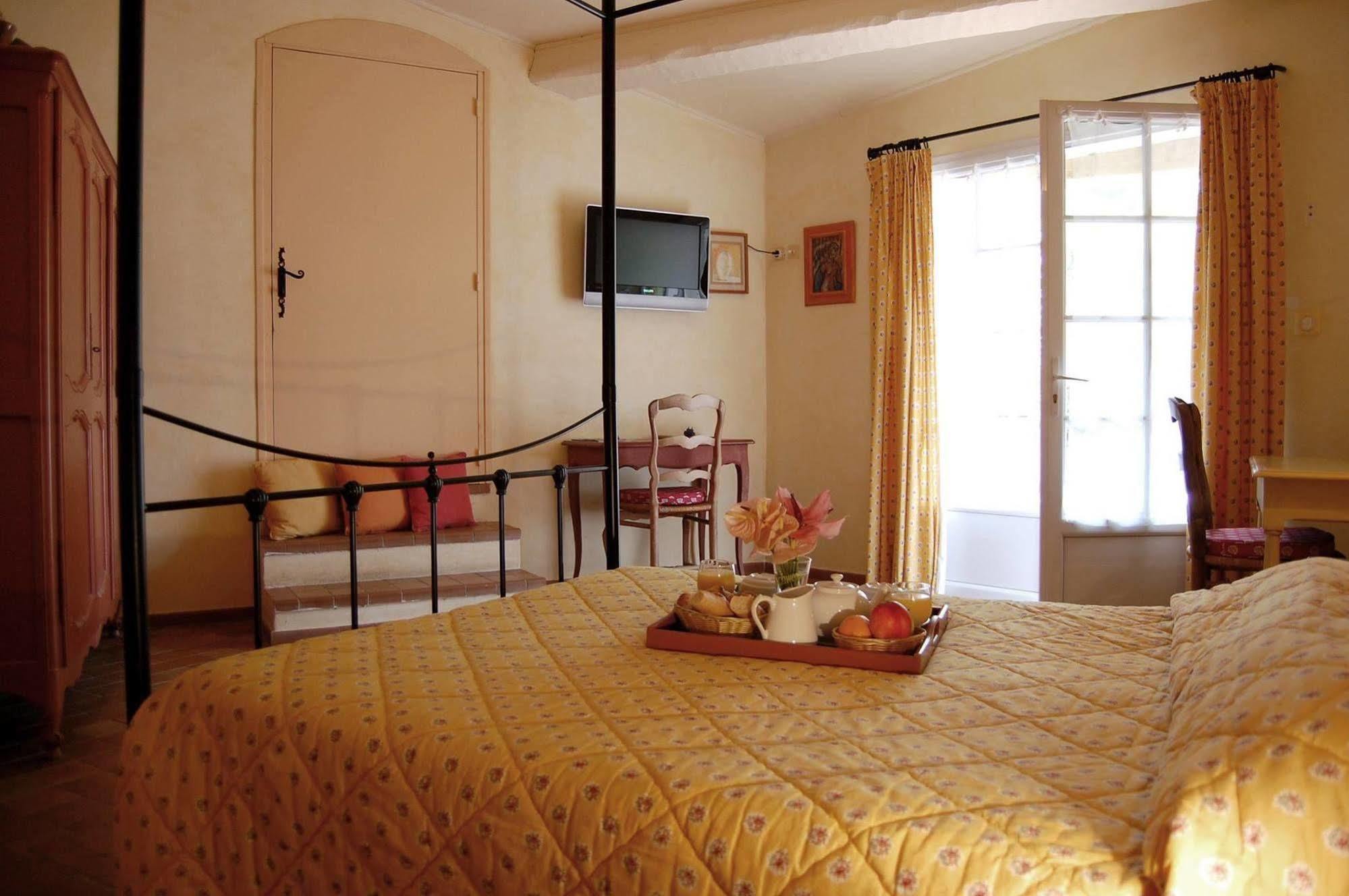 Auberge Des Glycines Porquerolles Esterno foto